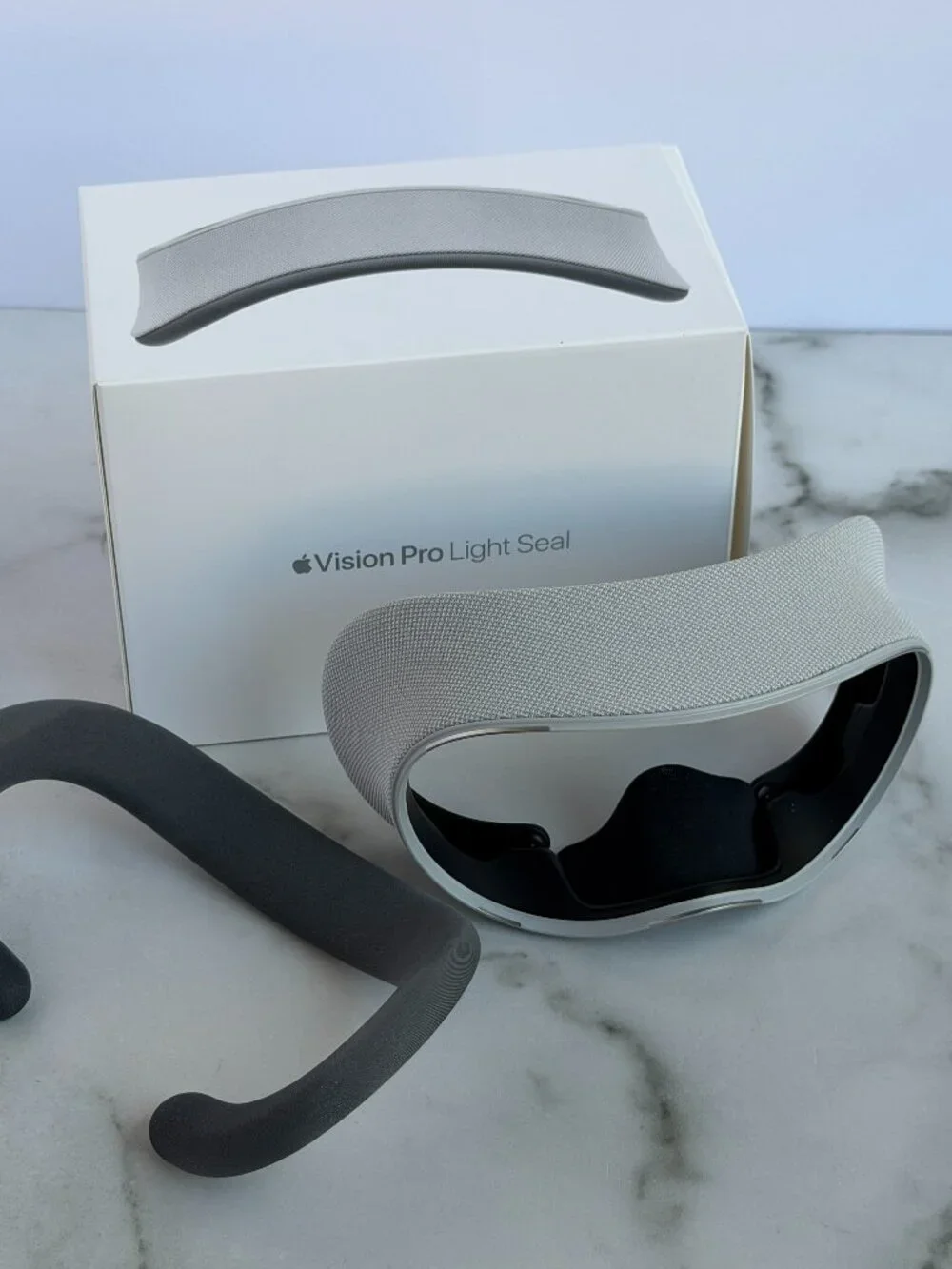 Apple Vision Pro Light Seal 25W with W Cushion & Original Box NEW